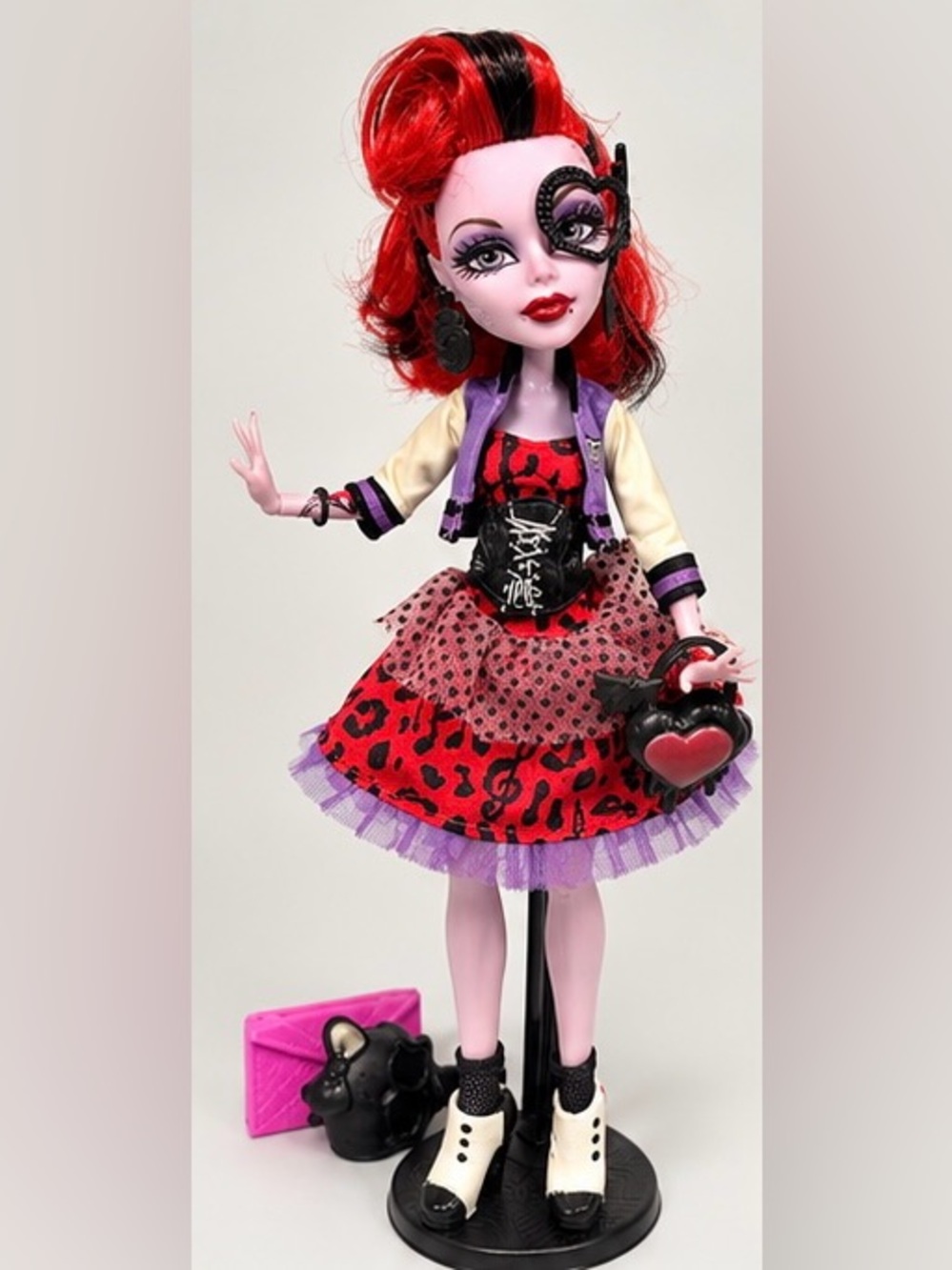 Monster High G1 Picture Day Operetta Doll 2012 w/ Accessories & Stand